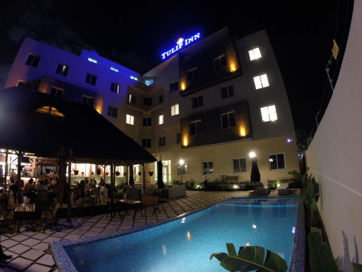 Tulip Inn Djoeba Buitenkant foto