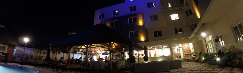 Tulip Inn Djoeba Buitenkant foto